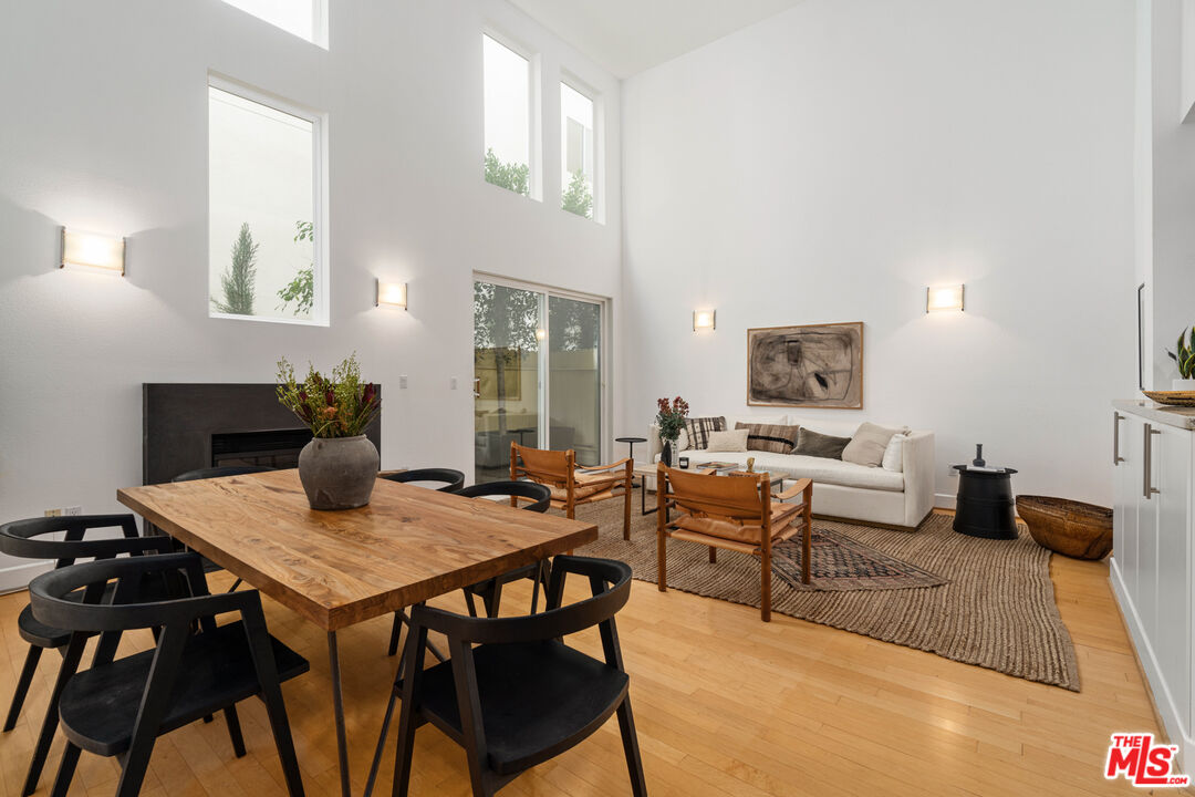 Thumbnail 11628 Chenault St #104  Los Angeles, CA 90049